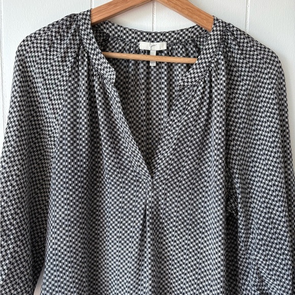 Joie Silk Black and White Pattern Blouse | Size Small - Picture 4 of 9